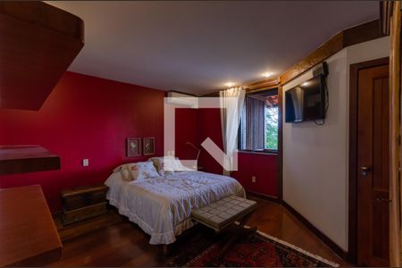 Casa à venda com 433m², 5 quartos e 8 vagas Casa à venda com 433m², 5 quartos e 8 vagasSuíte