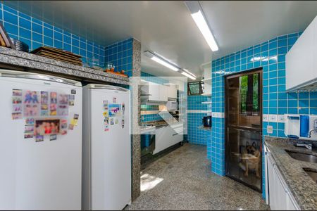 Casa à venda com 433m², 5 quartos e 8 vagas Casa à venda com 433m², 5 quartos e 8 vagasCozinha