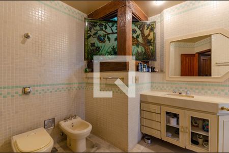 Casa à venda com 433m², 5 quartos e 8 vagas Casa à venda com 433m², 5 quartos e 8 vagasBanheiro suíte 1