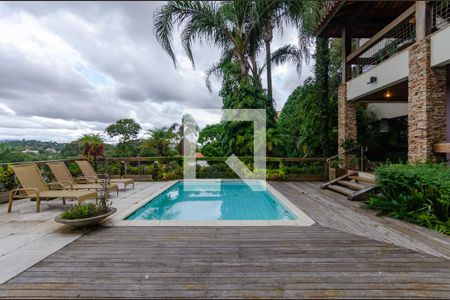 Casa à venda com 433m², 5 quartos e 8 vagas Casa à venda com 433m², 5 quartos e 8 vagasPiscina