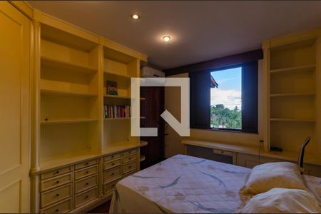 Casa à venda com 433m², 5 quartos e 8 vagas Casa à venda com 433m², 5 quartos e 8 vagasQuarto 1