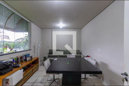 Casa à venda com 433m², 5 quartos e 8 vagasEscritório 2