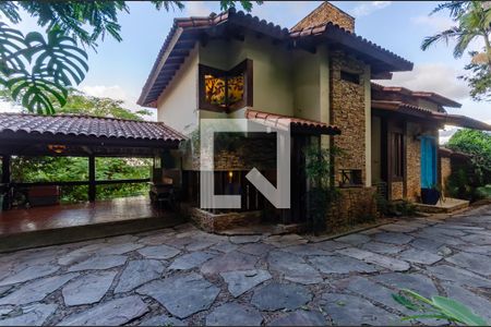 Casa à venda com 433m², 5 quartos e 8 vagas Casa à venda com 433m², 5 quartos e 8 vagasGaragem