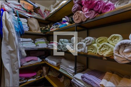 Casa à venda com 433m², 5 quartos e 8 vagas Casa à venda com 433m², 5 quartos e 8 vagasCloset 2