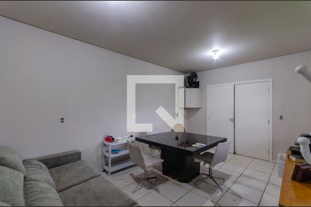 Casa à venda com 433m², 5 quartos e 8 vagas Casa à venda com 433m², 5 quartos e 8 vagasEscritório 2