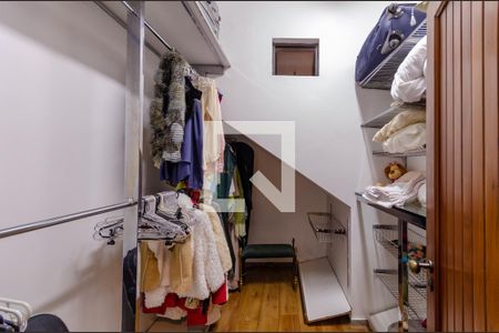 Casa à venda com 433m², 5 quartos e 8 vagas Casa à venda com 433m², 5 quartos e 8 vagasCloset Suíte 3