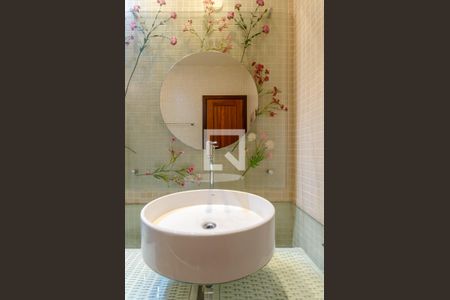 Casa à venda com 433m², 5 quartos e 8 vagas Casa à venda com 433m², 5 quartos e 8 vagasBanheiro Suíte 3