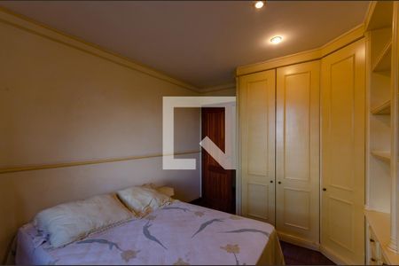 Casa à venda com 433m², 5 quartos e 8 vagas Casa à venda com 433m², 5 quartos e 8 vagasQuarto 1