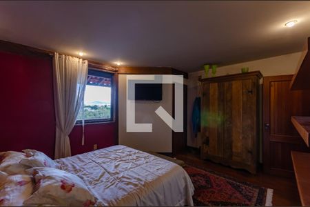 Casa à venda com 433m², 5 quartos e 8 vagas Casa à venda com 433m², 5 quartos e 8 vagasSuíte