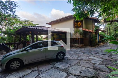 Casa à venda com 433m², 5 quartos e 8 vagas Casa à venda com 433m², 5 quartos e 8 vagasGaragem