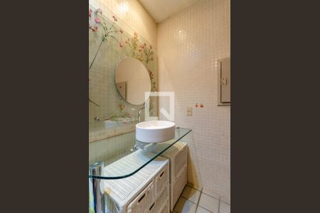 Casa à venda com 433m², 5 quartos e 8 vagas Casa à venda com 433m², 5 quartos e 8 vagasBanheiro Suíte 3