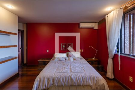 Casa à venda com 433m², 5 quartos e 8 vagas Casa à venda com 433m², 5 quartos e 8 vagasSuíte