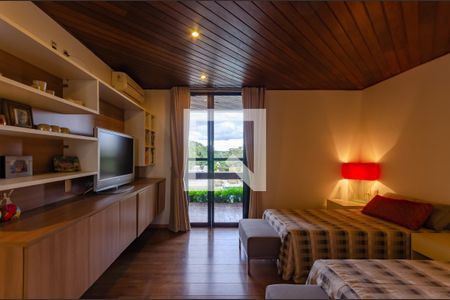 Casa à venda com 433m², 5 quartos e 8 vagas Casa à venda com 433m², 5 quartos e 8 vagasSuíte 3