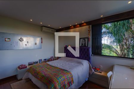 Casa à venda com 433m², 5 quartos e 8 vagasSuíte 2