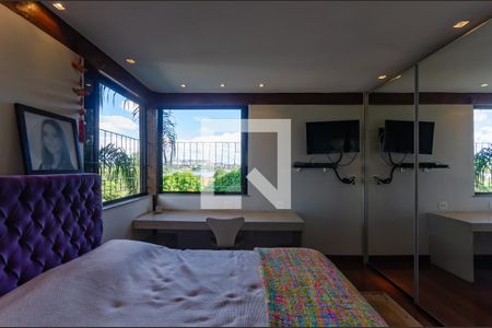 Casa à venda com 433m², 5 quartos e 8 vagasSuíte 2