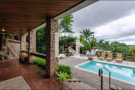 Casa à venda com 433m², 5 quartos e 8 vagas Casa à venda com 433m², 5 quartos e 8 vagasVaranda Piscina