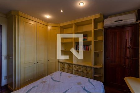 Casa à venda com 433m², 5 quartos e 8 vagas Casa à venda com 433m², 5 quartos e 8 vagasQuarto 1