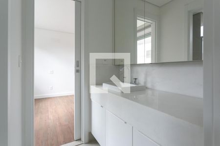 Apartamento à venda com 281m², 4 quartos e 4 vagas Apartamento à venda com 281m², 4 quartos e 4 vagasBanheiro das Suítes 2 e 3