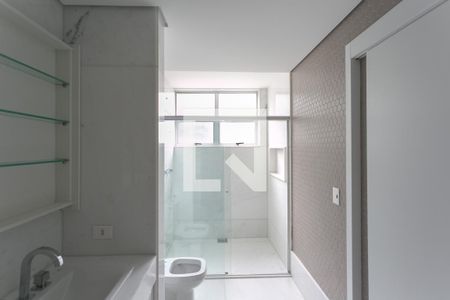 Apartamento à venda com 281m², 4 quartos e 4 vagas Apartamento à venda com 281m², 4 quartos e 4 vagasBanheiro da Suíte 4