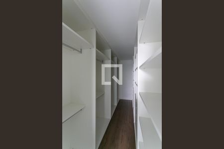 Apartamento à venda com 281m², 4 quartos e 4 vagas Apartamento à venda com 281m², 4 quartos e 4 vagasCloset da suíte 4