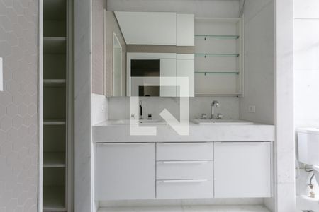 Apartamento à venda com 281m², 4 quartos e 4 vagas Apartamento à venda com 281m², 4 quartos e 4 vagasBanheiro da Suíte 4