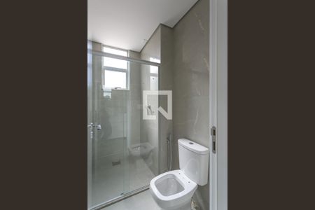 Apartamento à venda com 281m², 4 quartos e 4 vagas Apartamento à venda com 281m², 4 quartos e 4 vagasBanheiro das Suítes 2 e 3