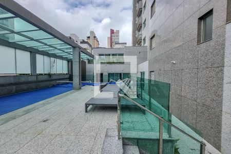 Apartamento à venda com 281m², 4 quartos e 4 vagas Apartamento à venda com 281m², 4 quartos e 4 vagasÁrea comum - Piscina