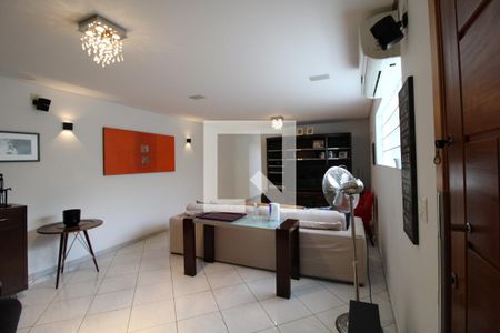 Sala  de casa à venda com 3 quartos, 220m² em Bela Aliança, São Paulo