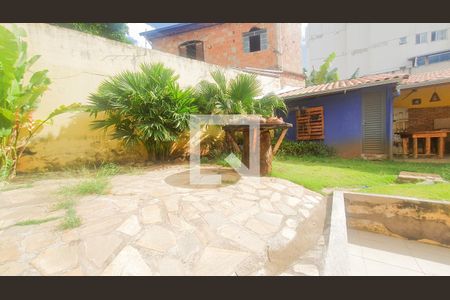 Casa à venda com 333m², 3 quartos e 3 vagas Casa à venda com 333m², 3 quartos e 3 vagasQuintal