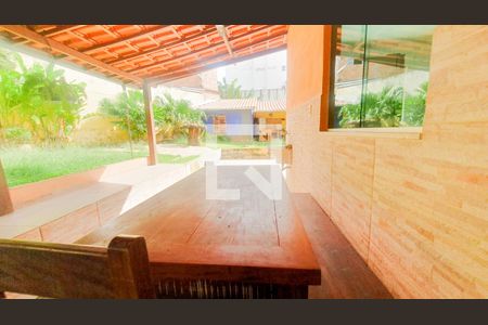 Casa à venda com 333m², 3 quartos e 3 vagas Casa à venda com 333m², 3 quartos e 3 vagasVaranda