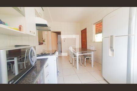 Casa à venda com 333m², 3 quartos e 3 vagas Casa à venda com 333m², 3 quartos e 3 vagasCozinha