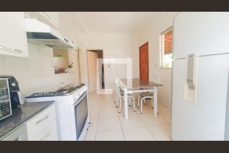 Casa à venda com 333m², 3 quartos e 3 vagas Casa à venda com 333m², 3 quartos e 3 vagasCozinha