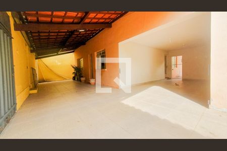 Casa à venda com 333m², 3 quartos e 3 vagas Casa à venda com 333m², 3 quartos e 3 vagasGaragem