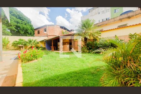 Casa à venda com 333m², 3 quartos e 3 vagas Casa à venda com 333m², 3 quartos e 3 vagasQuintal