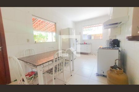 Casa à venda com 333m², 3 quartos e 3 vagas Casa à venda com 333m², 3 quartos e 3 vagasCozinha