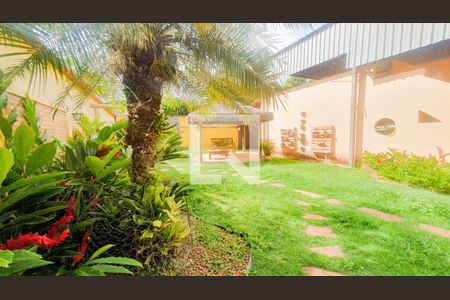 Casa à venda com 333m², 3 quartos e 3 vagas Casa à venda com 333m², 3 quartos e 3 vagasQuintal