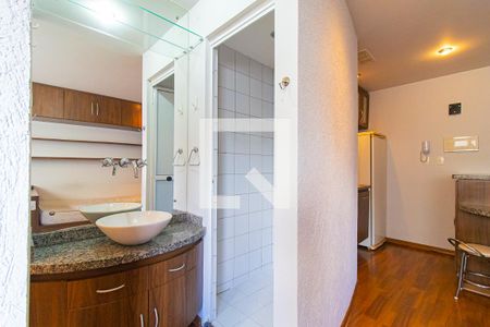 Banheiro de kitnet/studio para alugar com 1 quarto, 24m² em Consolação, São Paulo