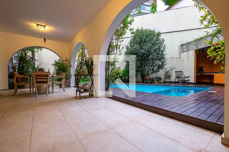 Casa para alugar com 420m², 4 quartos e 4 vagasQuintal