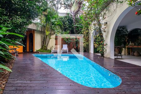 Casa para alugar com 420m², 4 quartos e 4 vagasQuintal