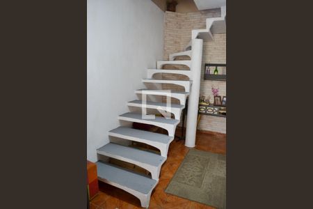 Escada de casa para alugar com 3 quartos, 150m² em Vila Maluf, Suzano