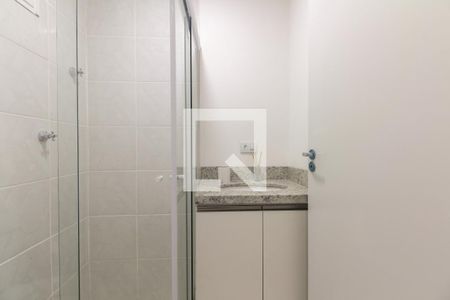 Banheiro  de kitnet/studio para alugar com 1 quarto, 29m² em Vila Granada, São Paulo