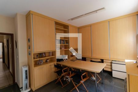 Casa à venda com 258m², 4 quartos e 3 vagas Casa à venda com 258m², 4 quartos e 3 vagasEscritório