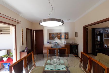 Casa à venda com 258m², 4 quartos e 3 vagas Casa à venda com 258m², 4 quartos e 3 vagasSala de Jantar