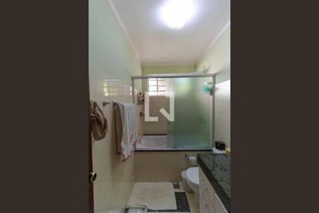 Casa à venda com 258m², 4 quartos e 3 vagas Casa à venda com 258m², 4 quartos e 3 vagasBanheiro da Suíte 02