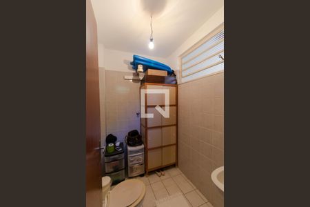 Casa à venda com 258m², 4 quartos e 3 vagas Casa à venda com 258m², 4 quartos e 3 vagasBanheiro de serviço