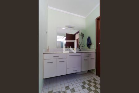 Casa à venda com 258m², 4 quartos e 3 vagas Casa à venda com 258m², 4 quartos e 3 vagasBanheiro 02