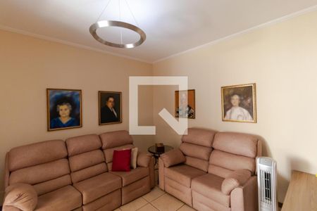 Casa à venda com 258m², 4 quartos e 3 vagas Casa à venda com 258m², 4 quartos e 3 vagasSala de TV