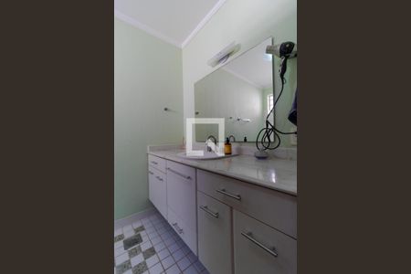 Casa à venda com 258m², 4 quartos e 3 vagas Casa à venda com 258m², 4 quartos e 3 vagasBanheiro 02