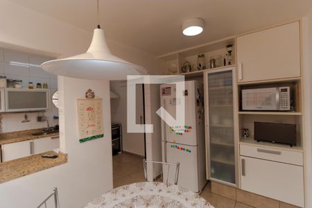 Casa à venda com 258m², 4 quartos e 3 vagas Casa à venda com 258m², 4 quartos e 3 vagasCozinha