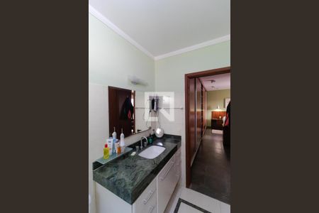 Casa à venda com 258m², 4 quartos e 3 vagas Casa à venda com 258m², 4 quartos e 3 vagasBanheiro da Suíte 02